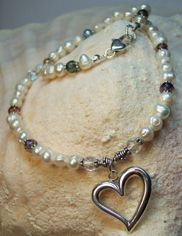 N0113 - Pearls, Baubles & Hearts - 16"